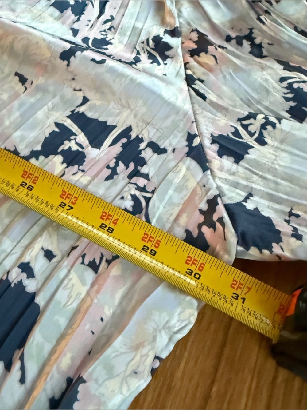 Vince 2X Floral Hidden Button Bell Sleeve Top - Picture 7 of 8